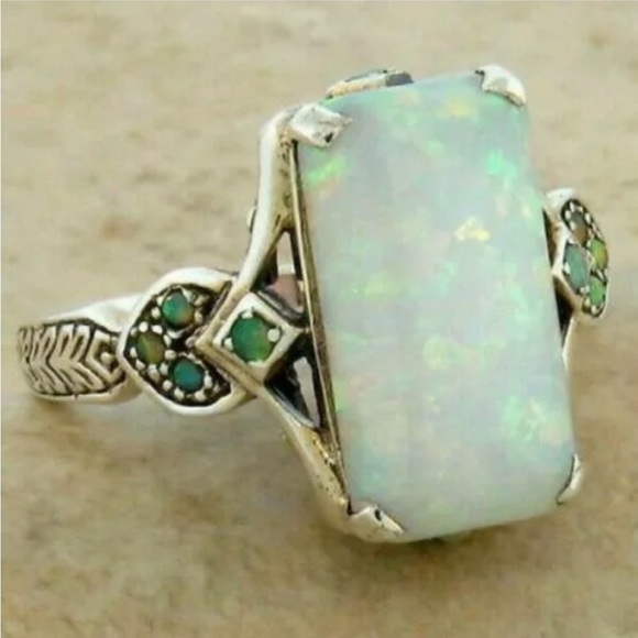 Vintage Jewelry - SILVER Art Dec Opalescent Ring with emerald color side stones various sizes